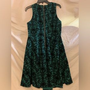 ⚡️✨💥Skies Are Blue dress, green with black velvet pattern Size M